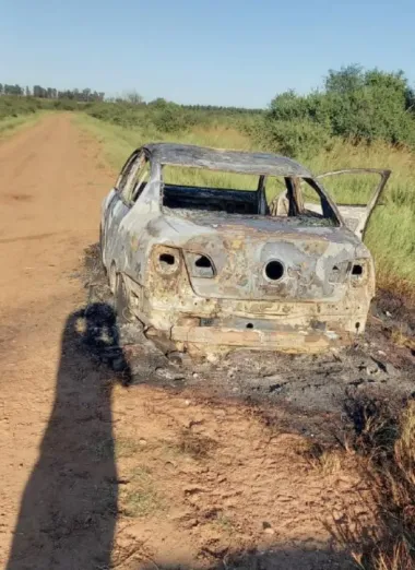 policía denunció robo de su auto con 18 pistolas automáticas dentro